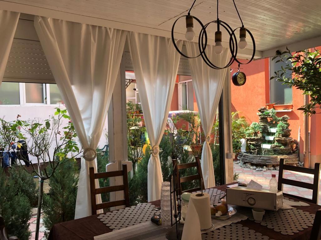 Hotel Casa Vladimirescu Drobeta Turnu Severin Esterno foto